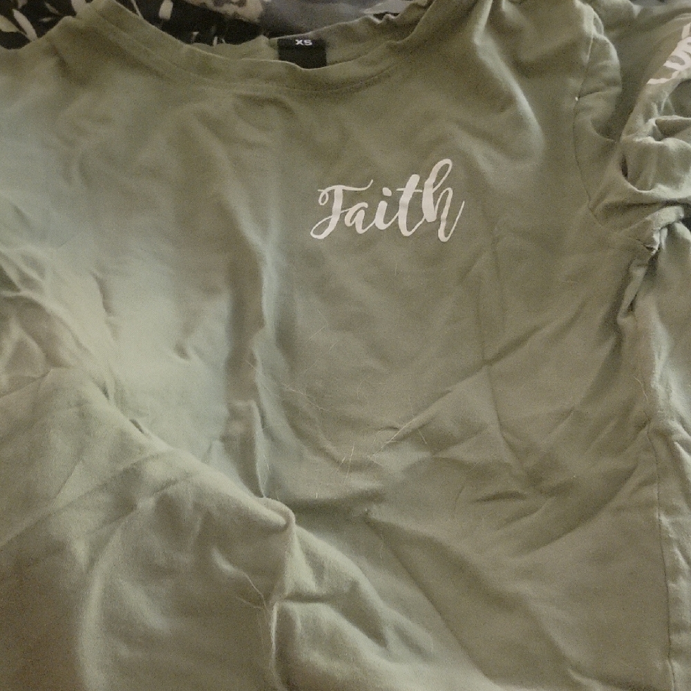 Green 'Faith' Graphic Tee